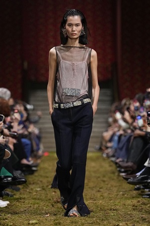 لمسة من الألفينات تعود إلى المنصة